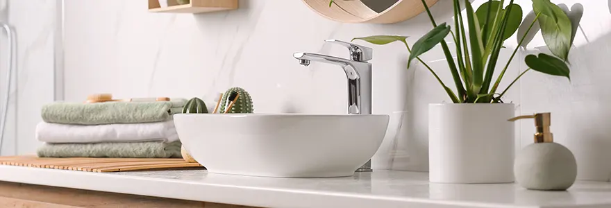 Créez un ensemble harmonieux avec des sets de toilette assortis dans votre salle de bain